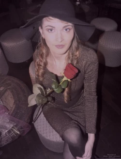 mannequin et rose QJjob4 mannequin et rose QJjob4